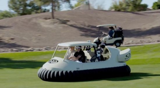 巴巴的气垫球车驰骋操场