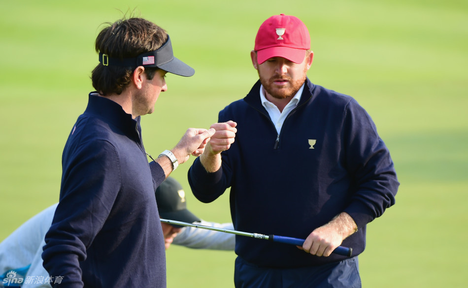 巴巴与同组JB霍姆斯